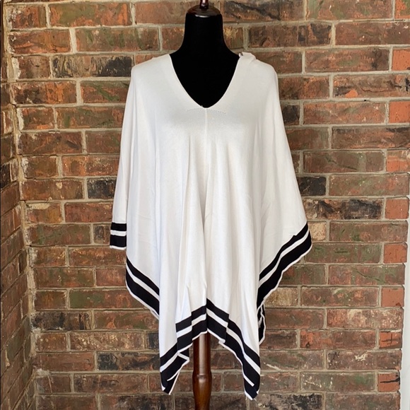 Vince Camuto Sweaters - Vince Camuto Poncho sz large
